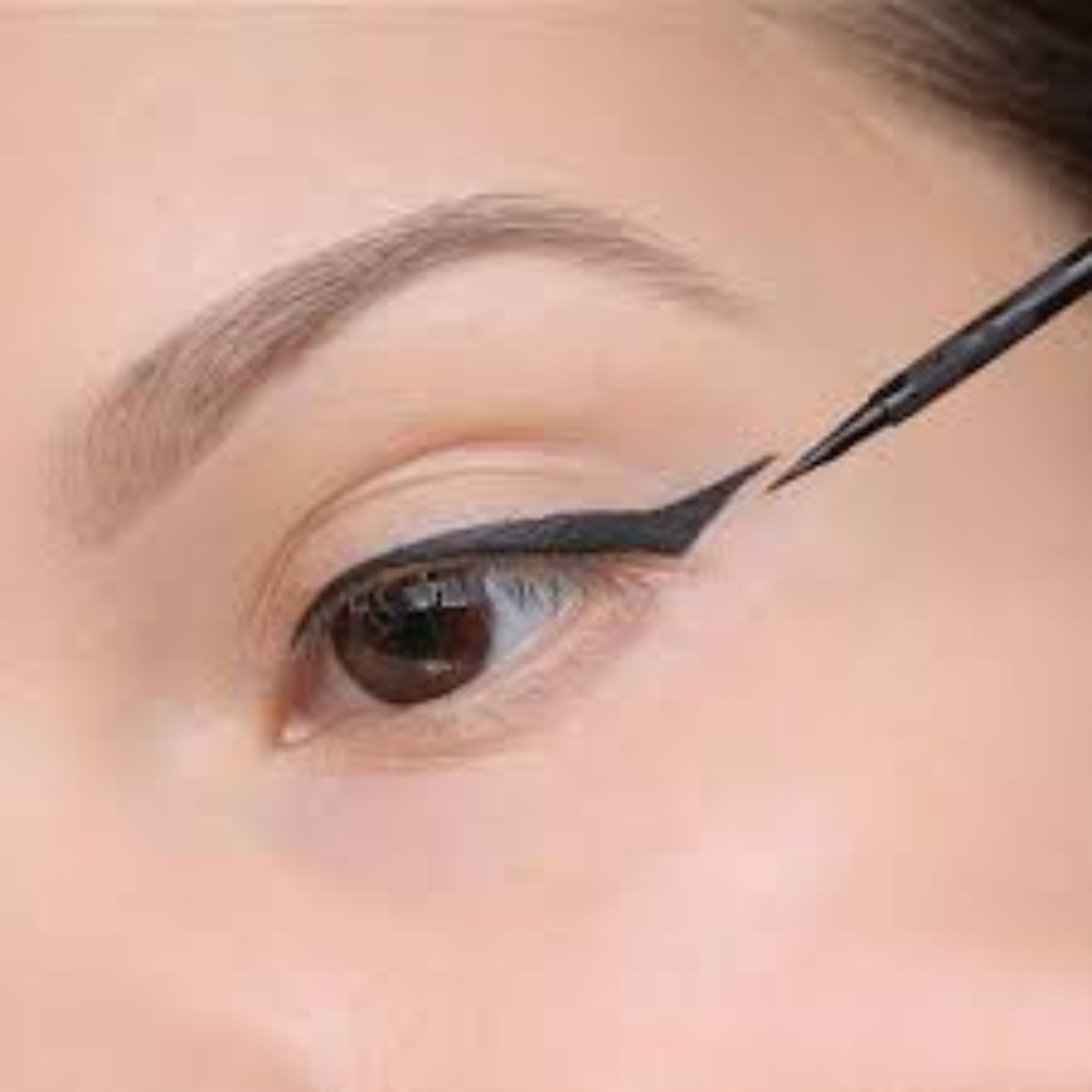 3 FOR $20! 📦 🆕 theBalm Schwing Black Felt Tip Liquid Eyeliner - Picture 2 of 9